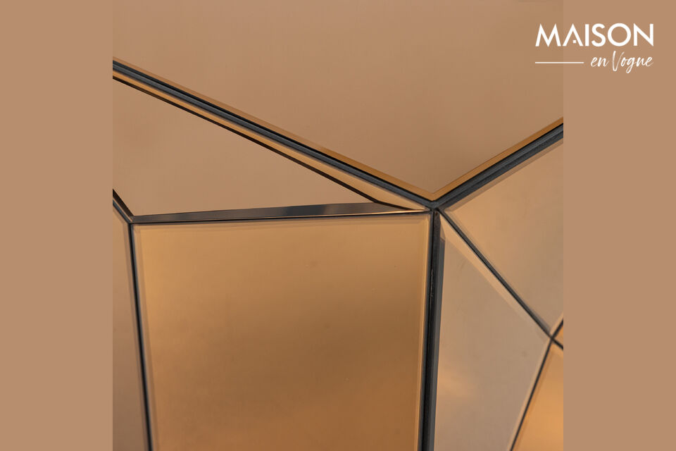 Material
The Glintz side table is crafted from MDF with a mirror glass finish