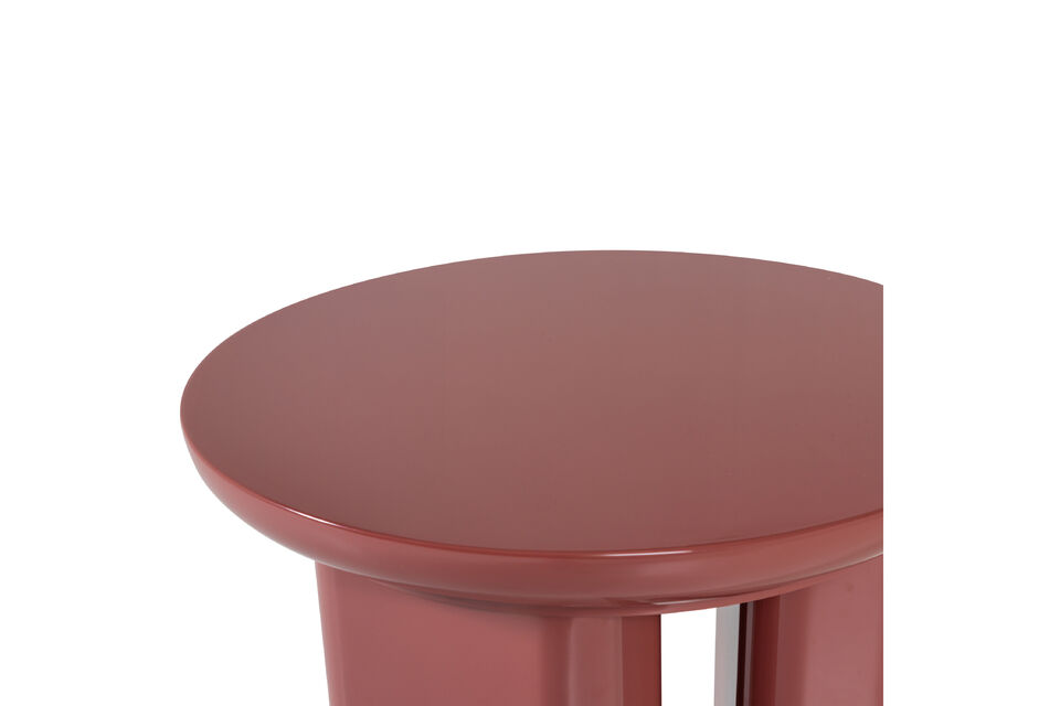 The design combines round shapes with a warm color that immediately stands out and creates a cozy