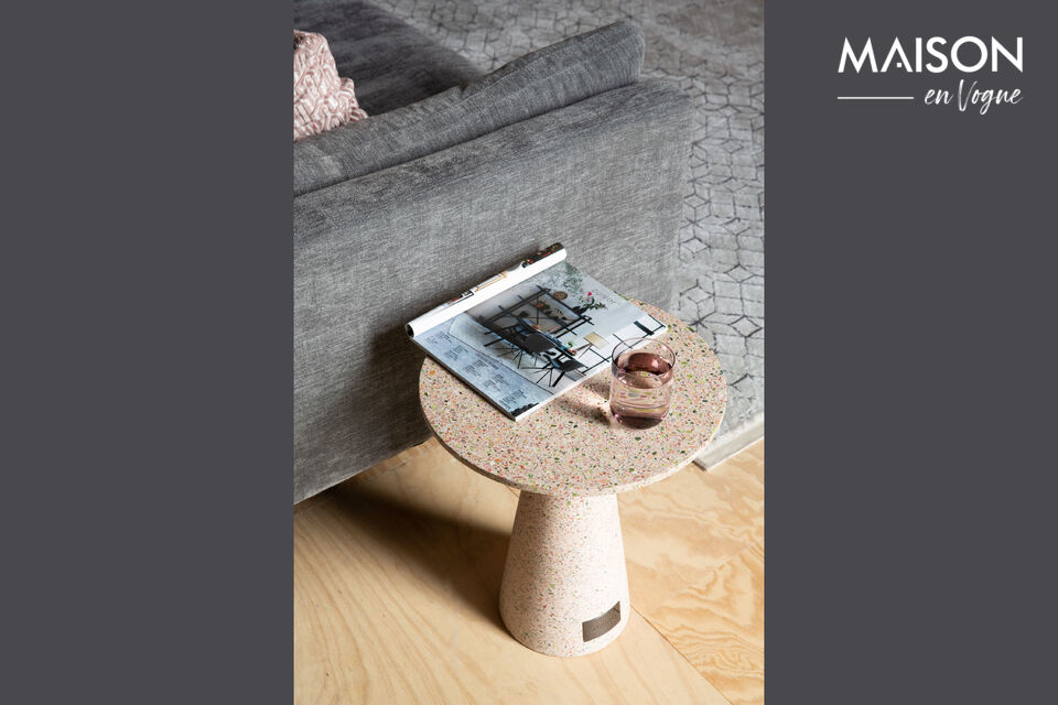 The Zuiver Victoria side table can be used both indoors and outdoors