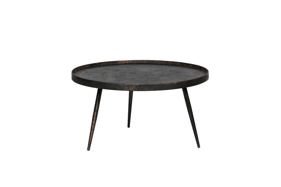 The side table comes from the collection of the Dutch interior label WOOOD and is an eye-catching