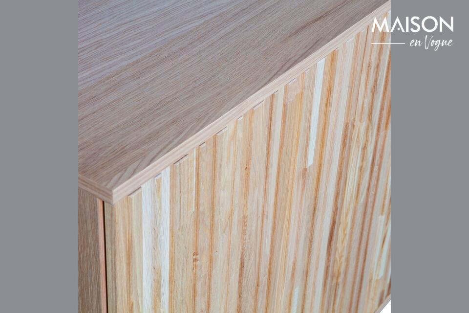 Das New Gravure Sideboard verf&uuml;gt &uuml;ber vier T&uuml;ren mit ger&auml;uschlosem