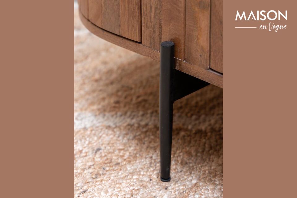 Das Sideboard ist 170 cm lang und bietet eine großzügige Fläche für Ihre Dekorationsgegenstände
