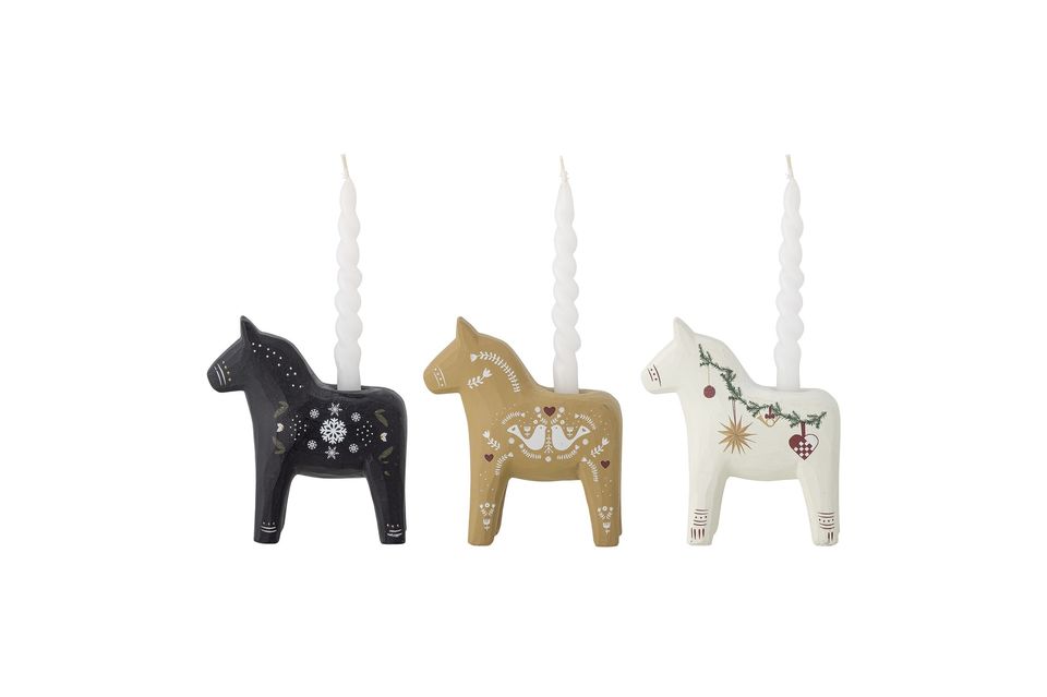 3 horse candle holders ready to hold a small candle with a diameter of 1,2 cm at your discretion