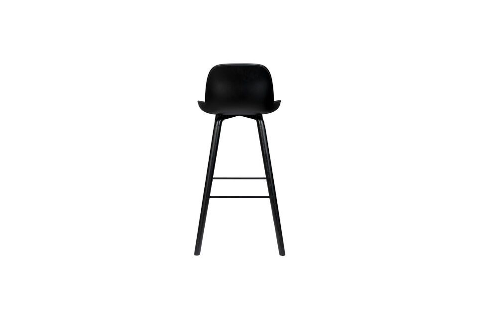 Disponible en dos alturas, queda bien tanto en la barra de un bar como en la encimera de la cocina