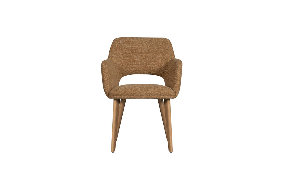 Disponible en varias versiones, esta silla se adapta perfectamente a cualquier estilo de interior
