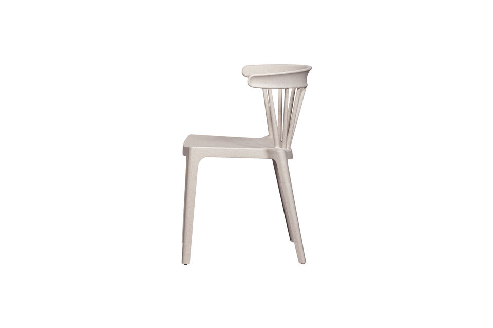 Si possible, il est preferable que les meubles hivernent a l\'interieur