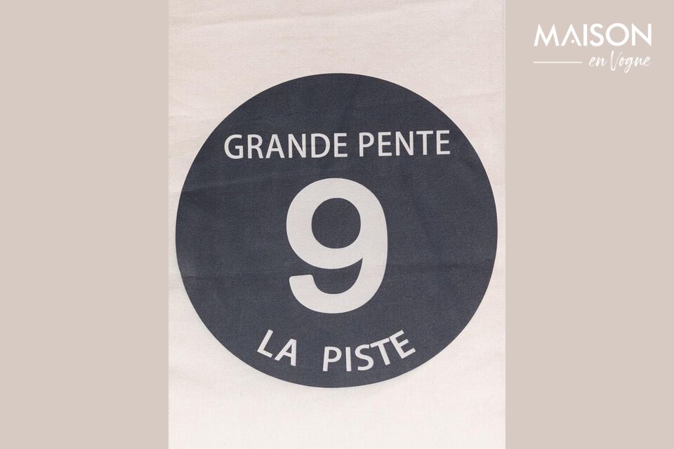 Fabricada con madera de pino de calidad
