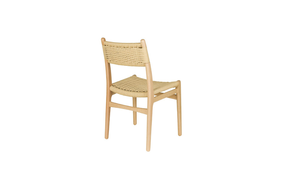 No obstante, esta silla encaja perfectamente en un interior moderno