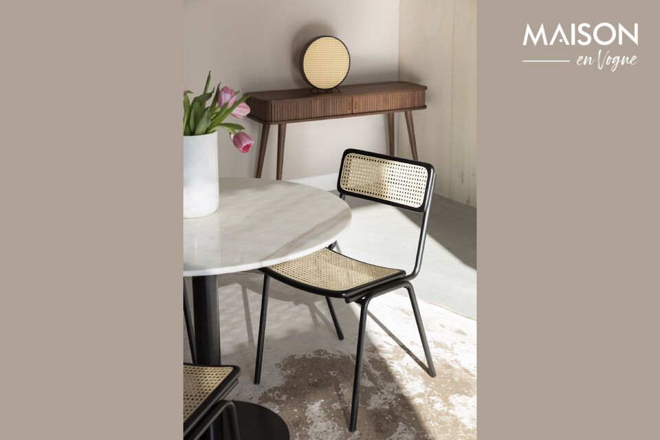El color negro le da un toque de sofisticación y modernidad que combina a la perfección con