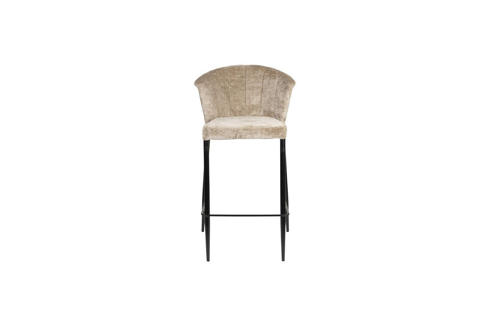 Leuk detail: de barkrukken en eetkamerstoelen zijn stapelbaar