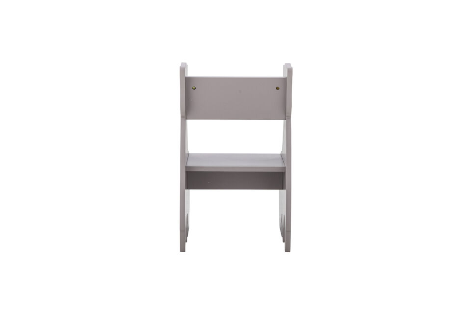 La silla Mille de Bloomingville MINI es una silla infantil divertida con forma de gato