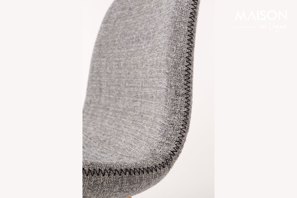 Neutral y chic, la silla Lester puede ser asociada con todo tipo de decoración
