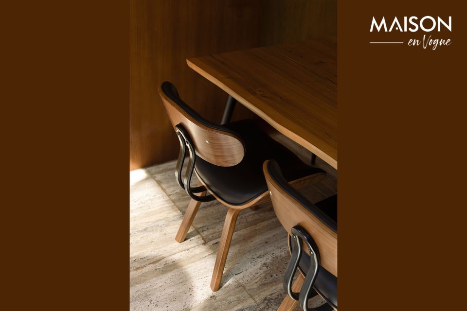 Una elegante silla de salón