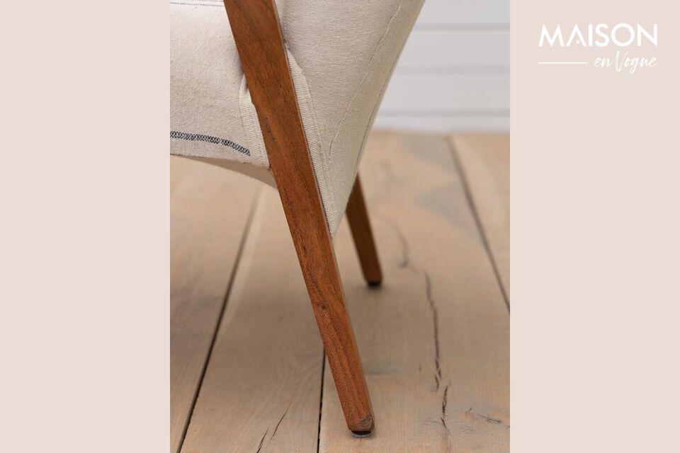Su diseño limpio y despejado hace que este sillón se adapte a una amplia gama de estilos