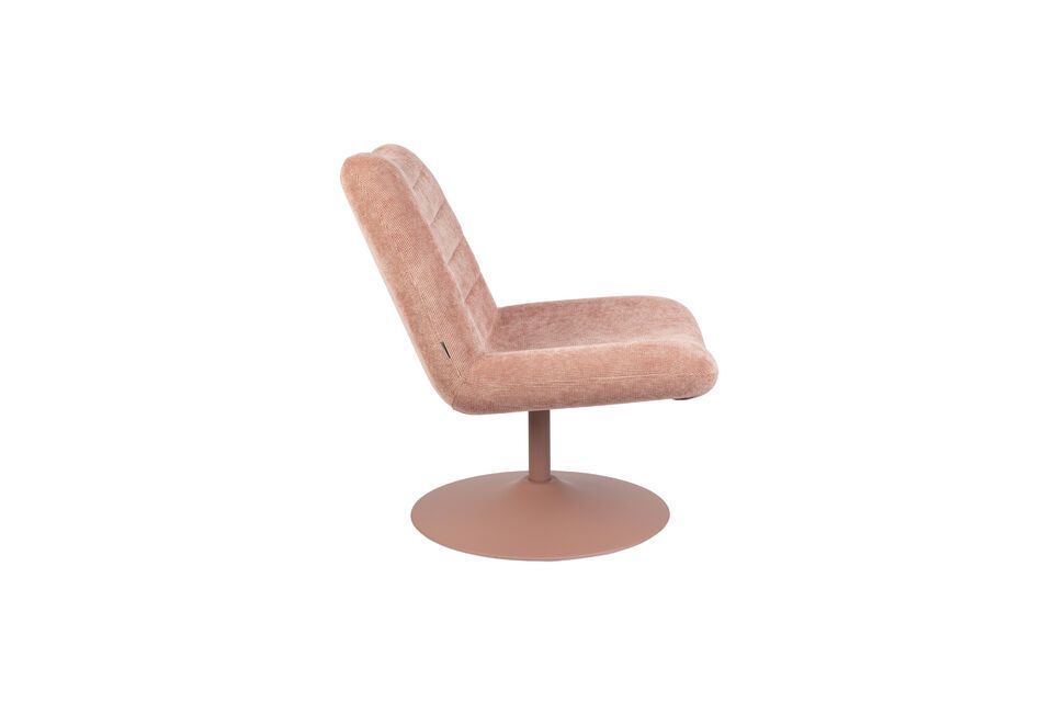 La tapicería acanalada confiere a este sillón una textura más interesante y una comodidad