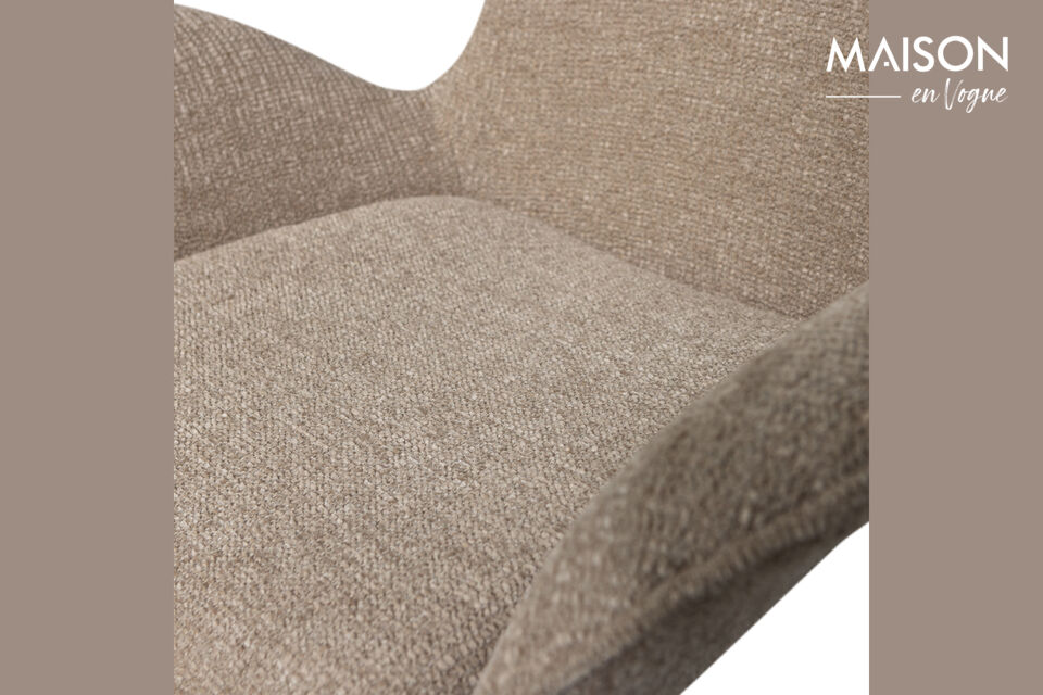 Evite sentarse en el reposabrazos para preservar la calidad del sillón