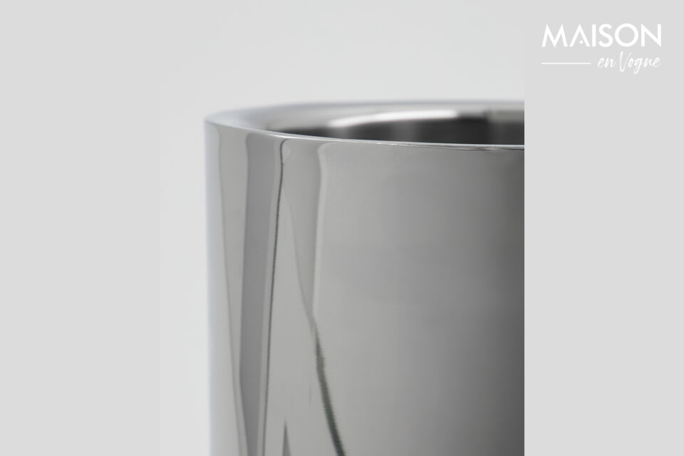 Elevate your home bar with this silver-finish ice bucket