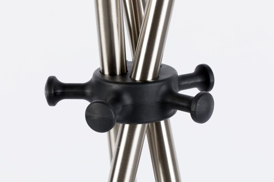 Made from steel, it guarantees solidity and durability, ensuring a sound long-term investment