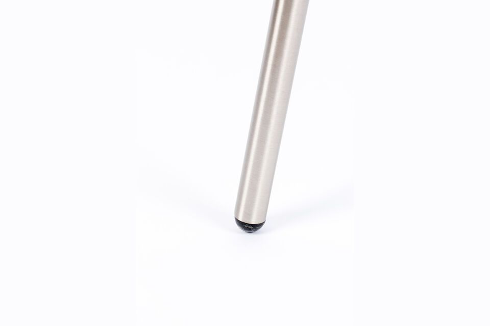Weighing just 2 kg, it\'s easy to move around to suit every need and occasion
