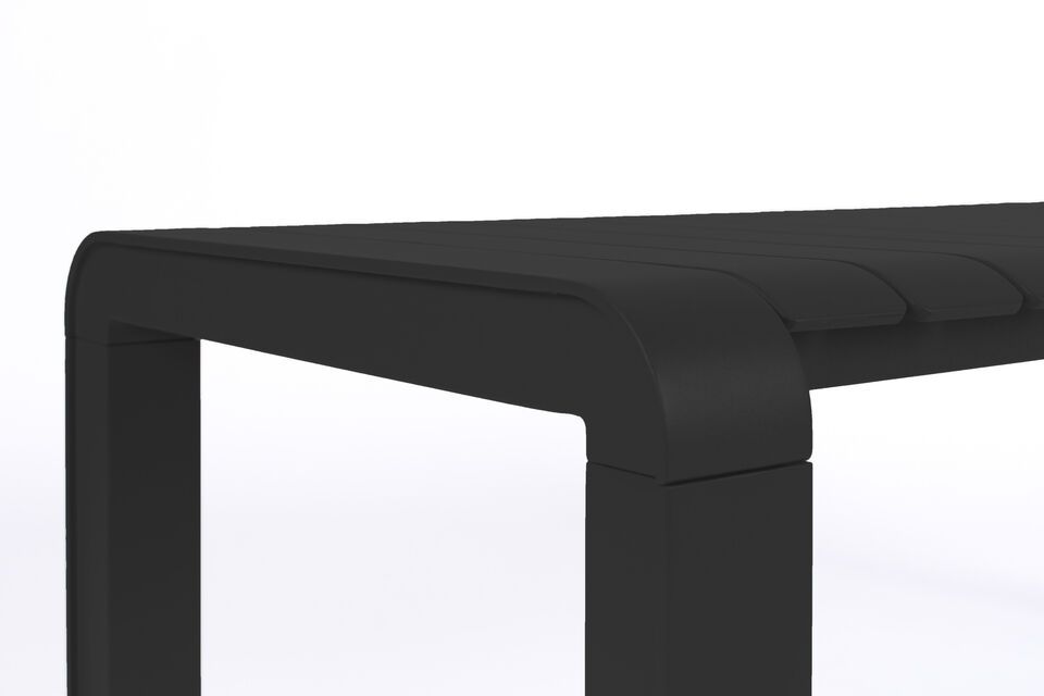5 cm long, 45 cm deep and 45 cm high) make it an ideal choice for any outdoor relaxation area