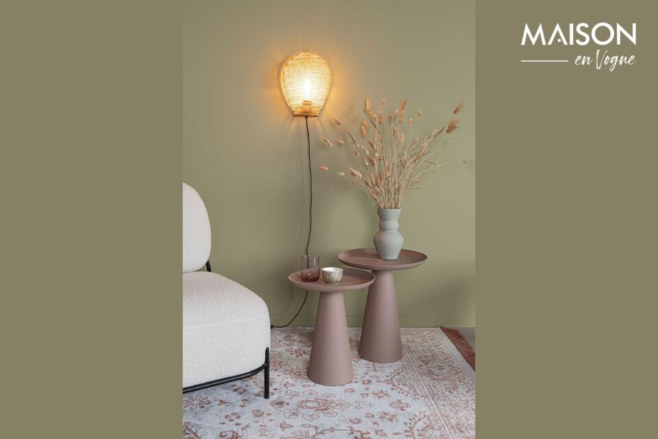 A touch of softness and functionality in metallic pink.