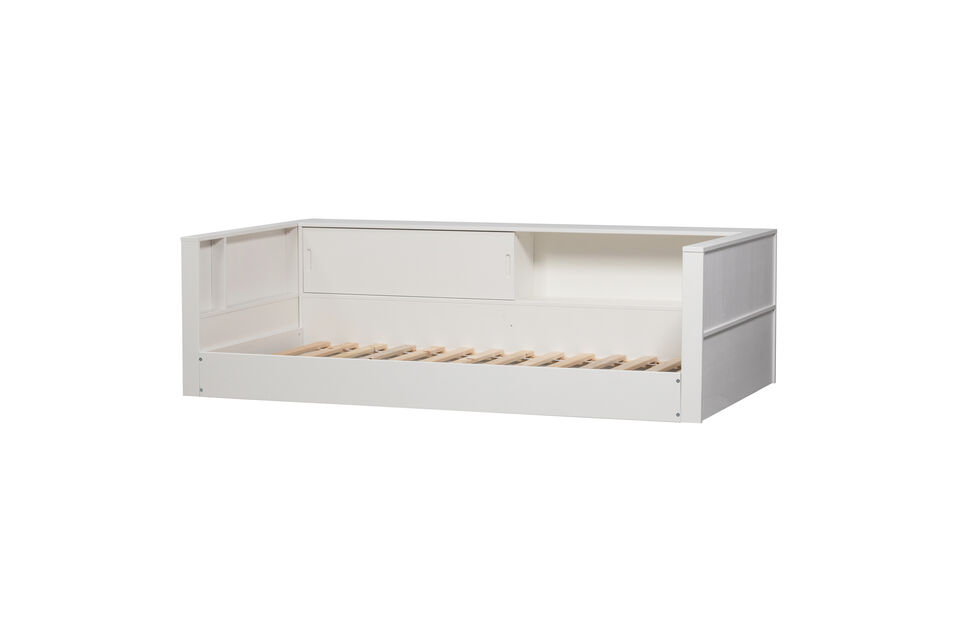 The bed has a mattress size of 90x200 cm