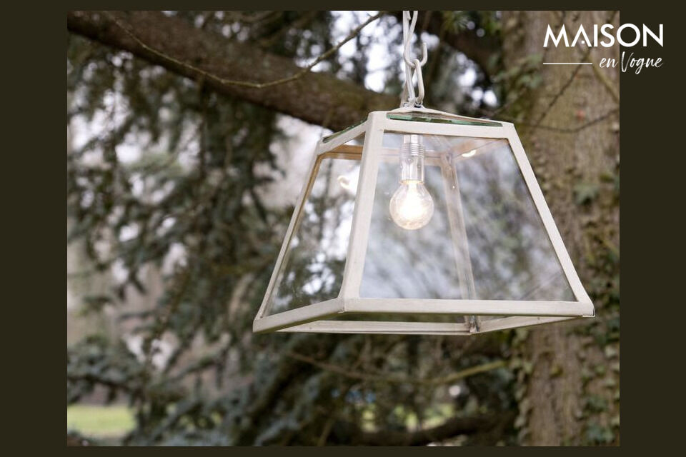 La lampada a sospensione beige geometrica Serre è la luce trasparente perfetta per illuminare il