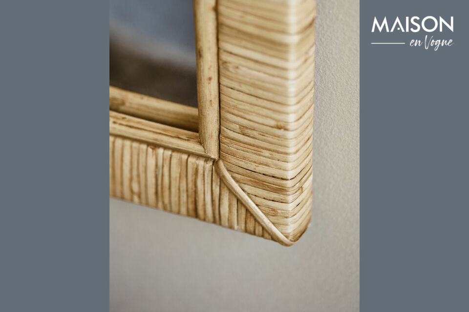 You can hang it either vertically or horizontally, making it a versatile addition to your décor