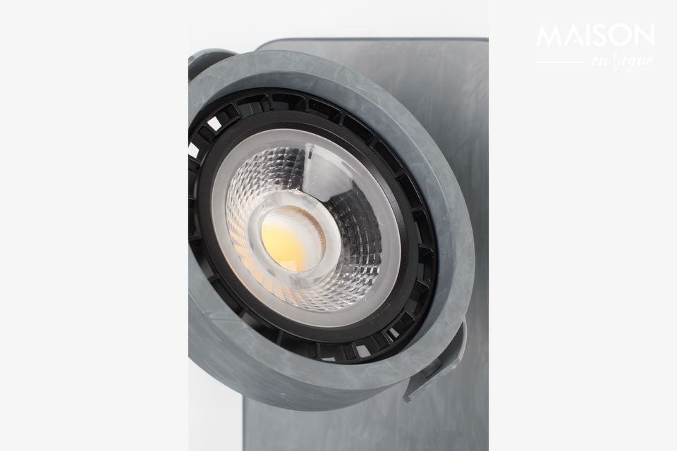 Tiene una tecnología de luz tenue a cálida que permite atenuar la luz para crear una atmósfera