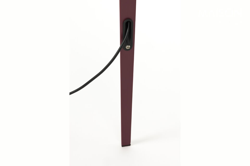 Einzigartiges Stativdesign mit verborgenem Kabel für modernes Aussehen