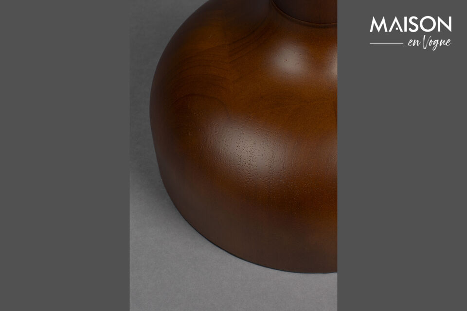 Diese Lampe zeugt durch das raffinierte Design sofort von sorgfältiger Kuratierung; es ist fast so