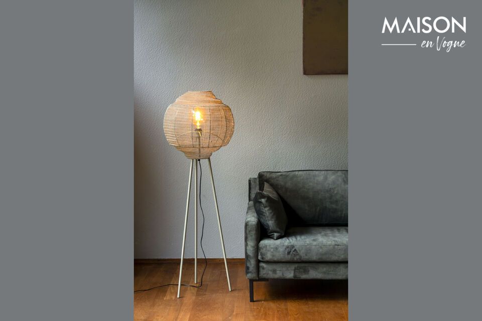 Sie ist mit einer Länge und Tiefe von jeweils 40 cm sowie einer imposanten Höhe von 142 cm clever