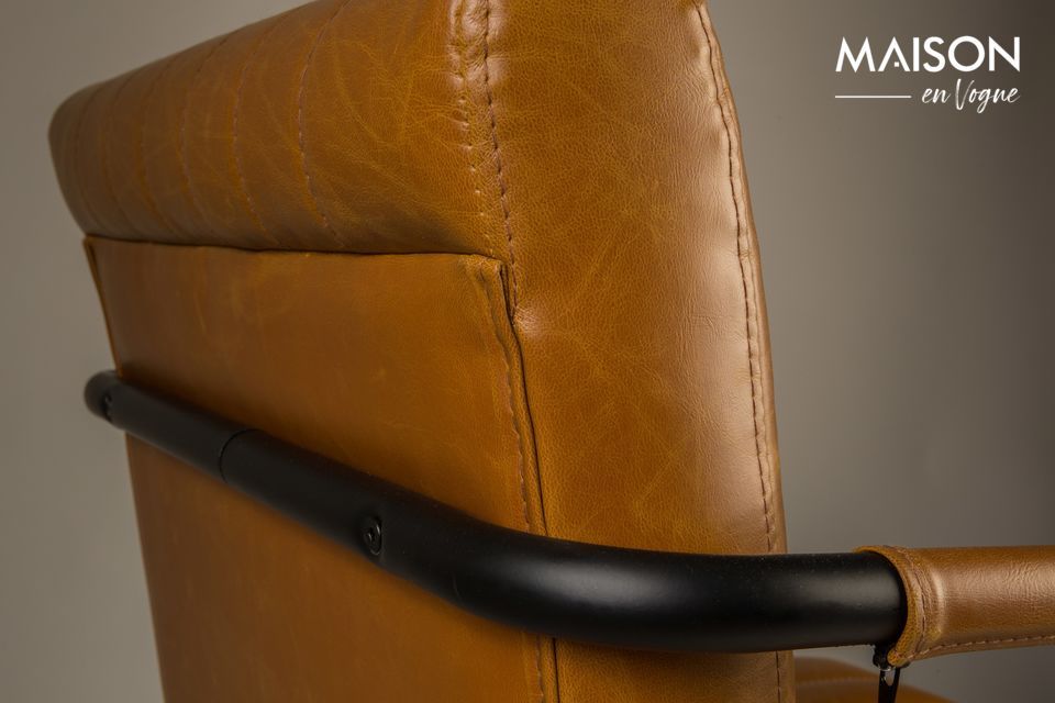 Stitched armchair in cognac - 15