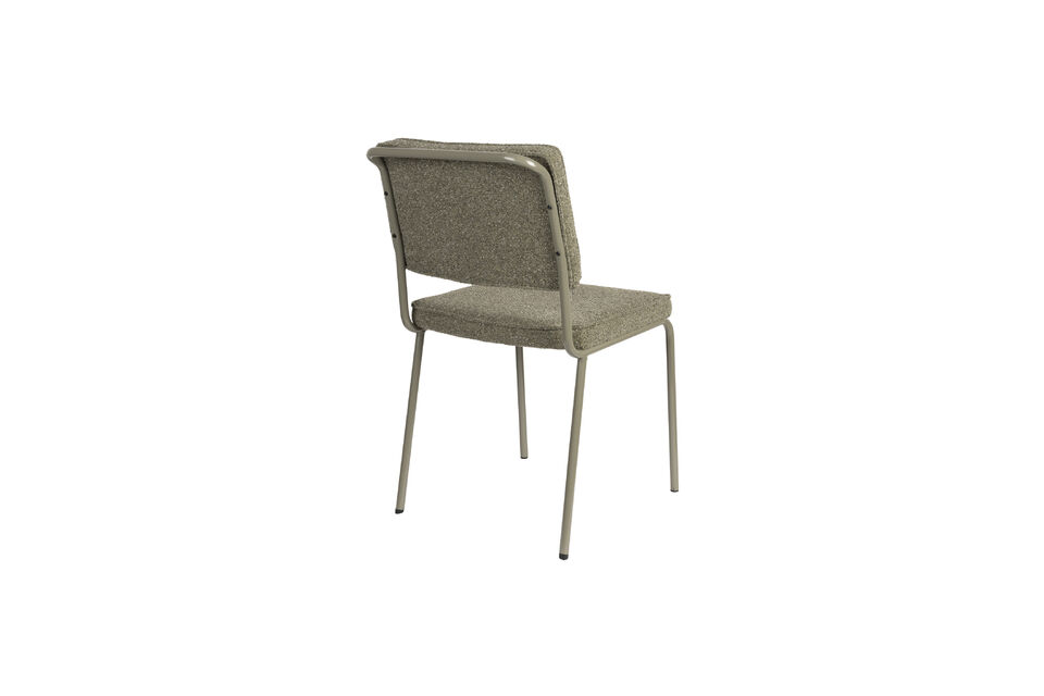 Wat hem onderscheidt is het feit dat de boucle bekleding gemaakt is van 100% gerecycled materiaal