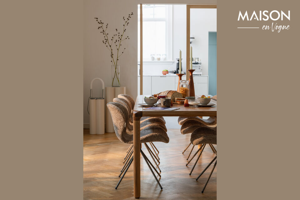 Er ist in verschiedenen Stoffen und Farben erhältlich und passt perfekt zu jedem Interieur