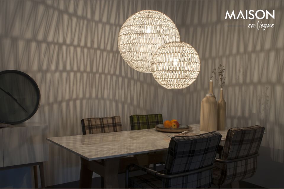 Ce luminaire est un véritable accessoire décoratif qui pourra s\'adapter à tous les intérieurs