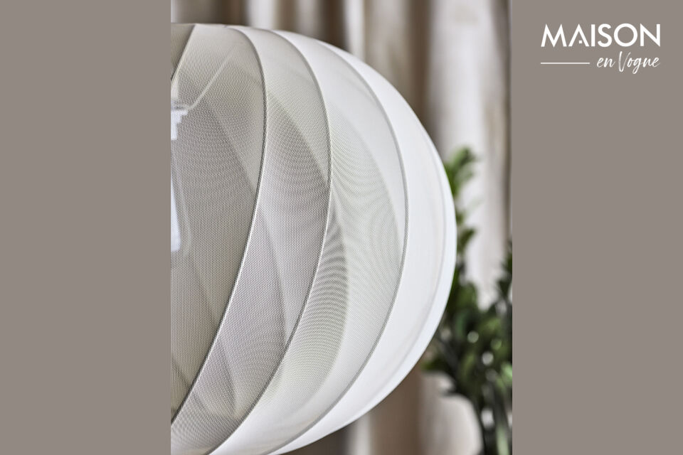 La Lampe à suspension Piola de Bloomingville est une lampe décorative dans une teinte beige douce