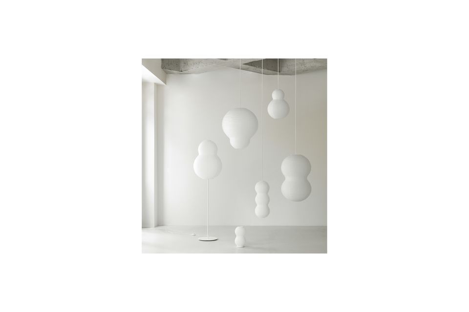 Descubra esta suspensión diseñada en 2022 por Saskia Huebner en su colección Puff Lamp