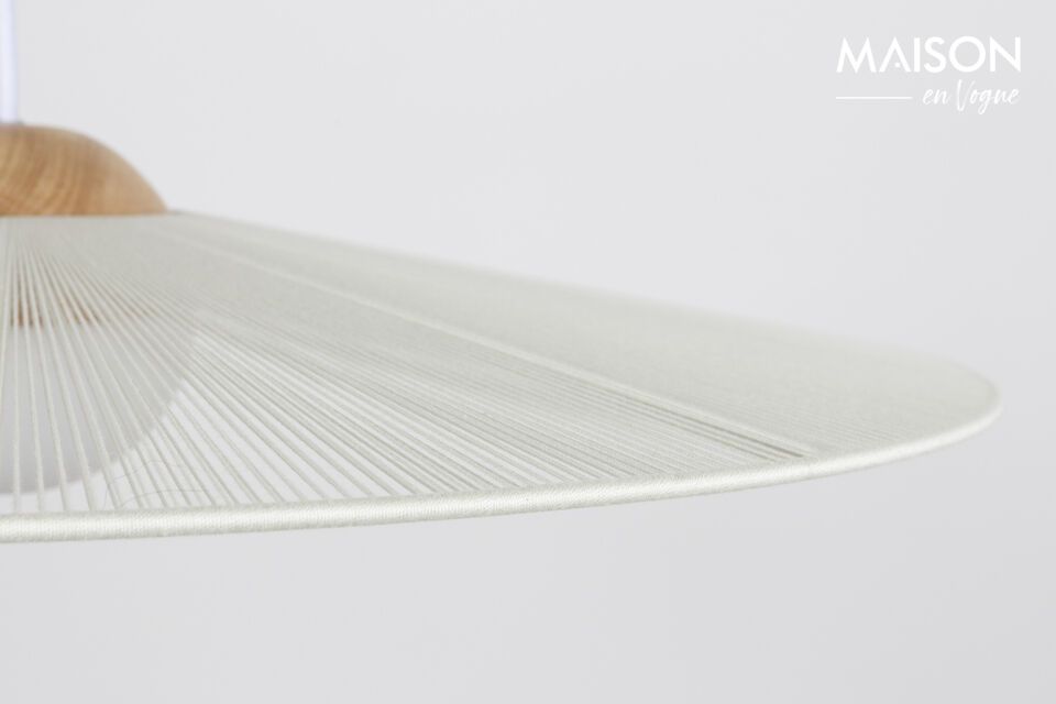 Elle illumine vos soirées tout en ajoutant une touche de caractère à votre décor