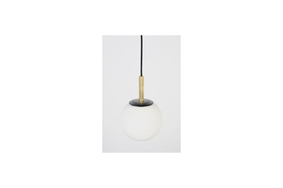 Ce luminaire s\'intègre parfaitement à divers décors