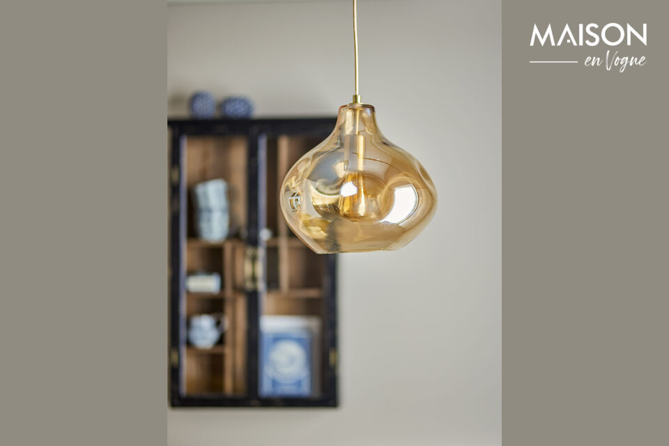 La lampe est soufflée à la bouche en verre marron avec une forme organique
