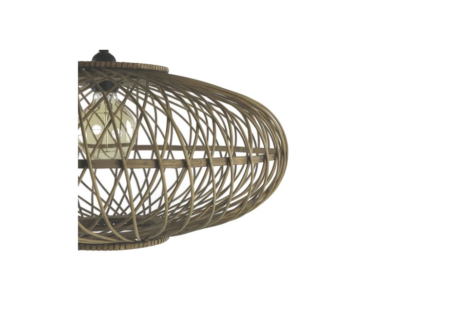 Optez pour le naturel avec ce lustre entièrement conçu en bambou.