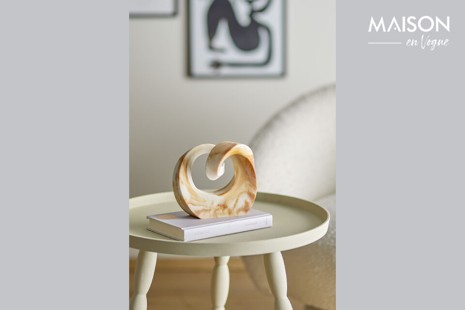 De Swirl Deco van Bloomingville is gemaakt van bruine polyhars met een mooi marmerpatroon