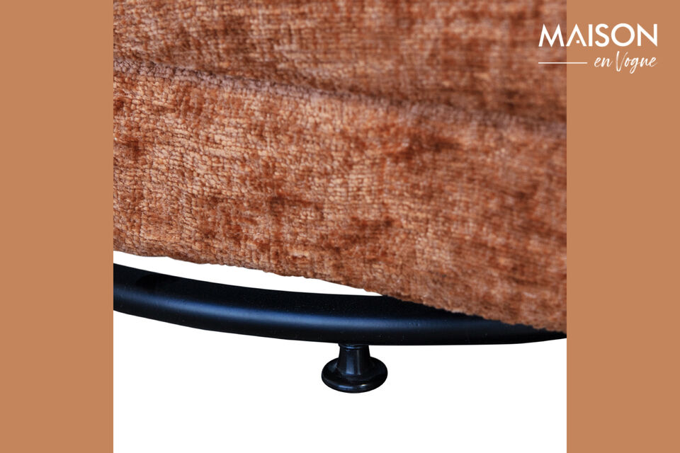 The coarse-textured velvet has a Martindale of 40