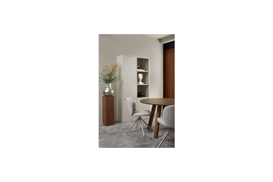 The natural colour of the steel base melts together with the soft boucle fabric