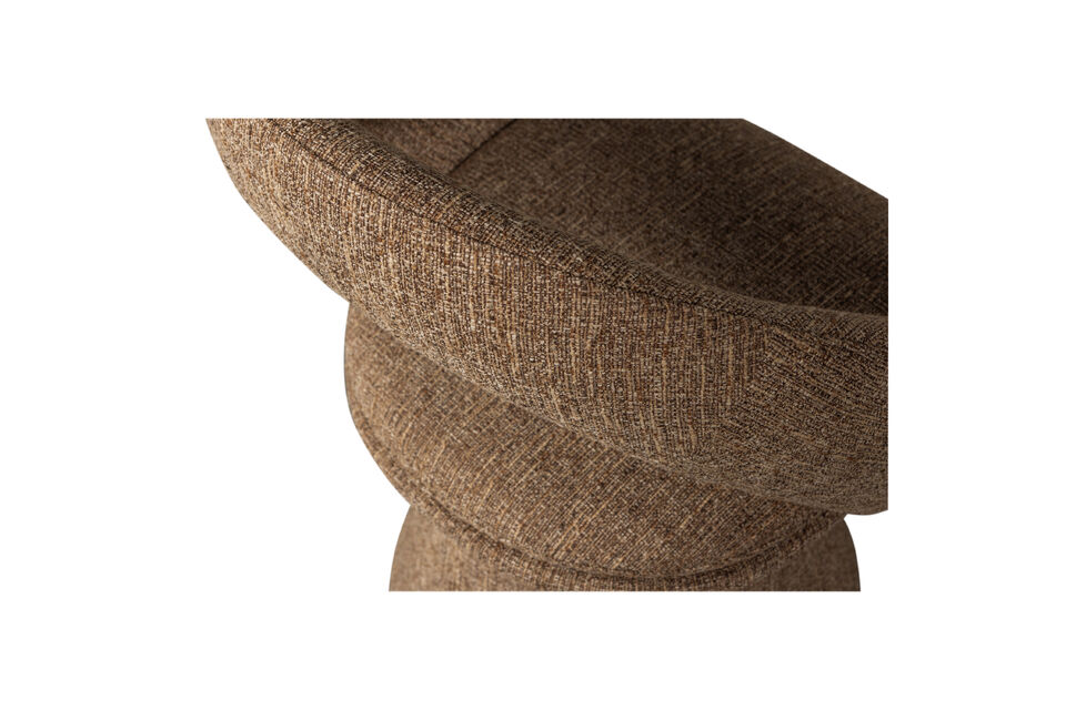 The composition consists of 100% polyester, which makes the fabric both sturdy and comfortable