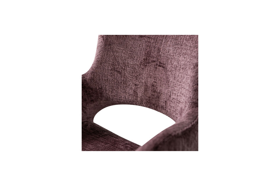 This coarse velvet has a striking texture, which creates a luxurious look and a distinctive sheen