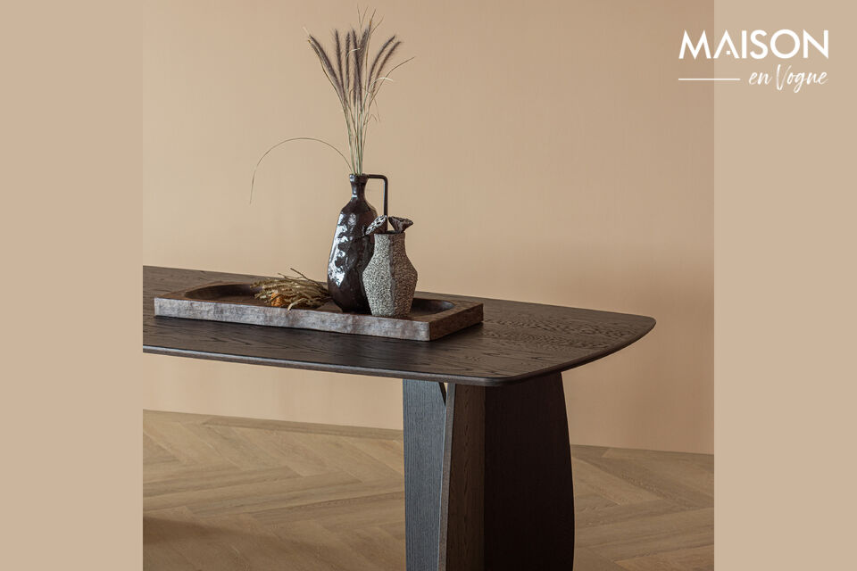 Une table à manger élégante Chêne massif avec des dessins de bois et de grain visibles Des