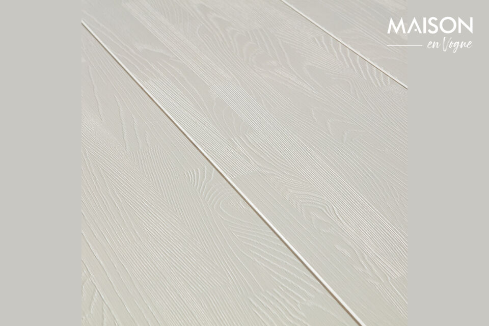 Le piètement est en métal avec un revêtement en poudre noir mat
