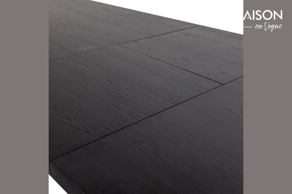 Ce matériau présente donc une surface très lisse